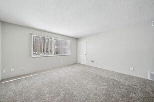 Fox Grove Apartments in Battle Creek, MI - Building Photo