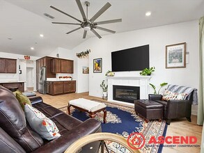 3300 Whispering Brk Ln in Shafter, CA - Building Photo - Building Photo
