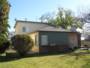 5412 Willowcrest Ave in North Hollywood, CA - Foto de edificio - Building Photo