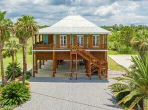 218 Front St in Pass Christian, MS - Foto de edificio - Building Photo