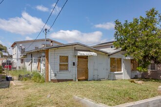 1201-1207 E 18th St in National City, CA - Foto de edificio - Building Photo