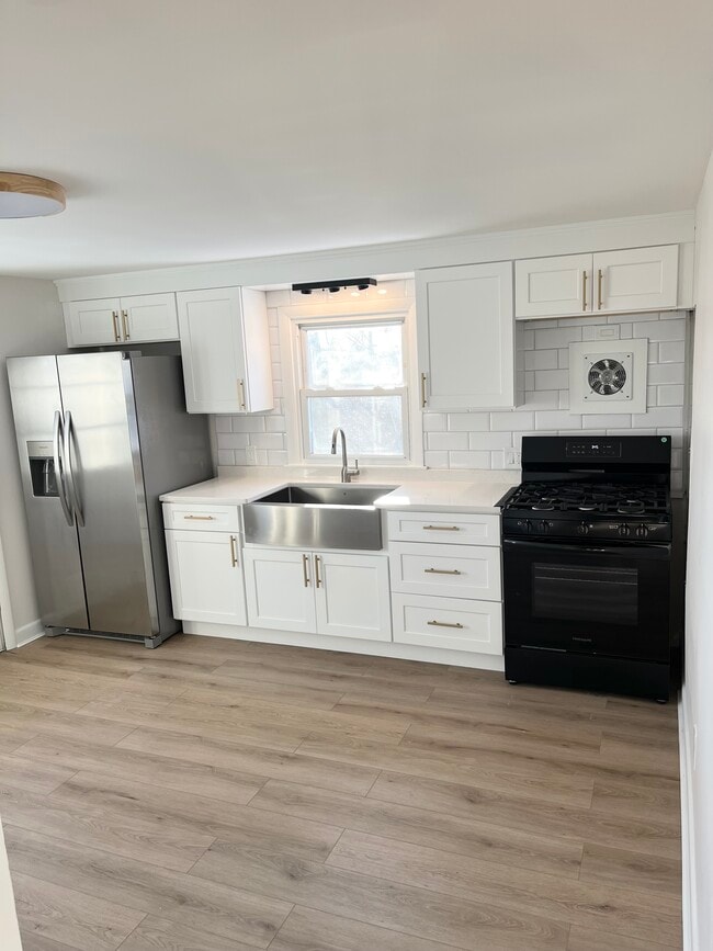 11 Beacon St, Unit Quiet Community in Lowell, MA - Foto de edificio - Building Photo