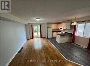 52 Admiral Crescent in Essa, ON - Building Photo - Building Photo