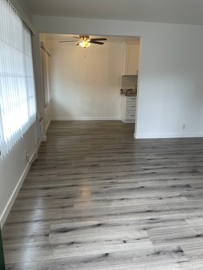 12329 Oxnard St, Unit 1 in Los Angeles, CA - Building Photo - Building Photo