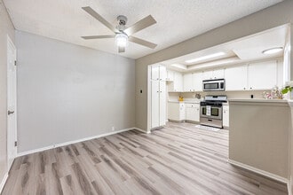 Crown Point Apartments in West Covina, CA - Foto de edificio - Interior Photo