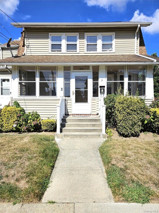 5 1st Ave in East Rockaway, NY - Foto de edificio