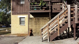 701 SW 67th Terrace in Gainesville, FL - Building Photo