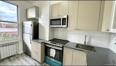 68-52 76th St in Queens, NY - Building Photo - Building Photo