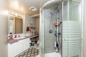 15966 111a Ave in Surrey, BC - Building Photo - Building Photo