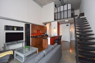 2000 Bagby St, Unit 13439 in Houston, TX - Building Photo