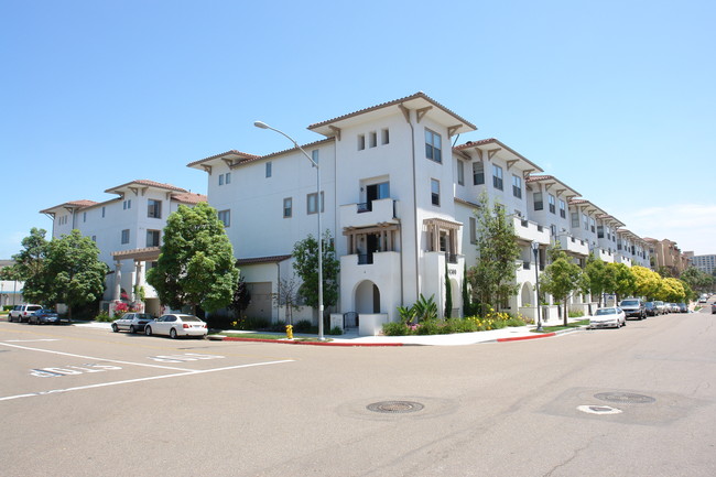 Mission Walk in San Diego, CA - Foto de edificio - Building Photo