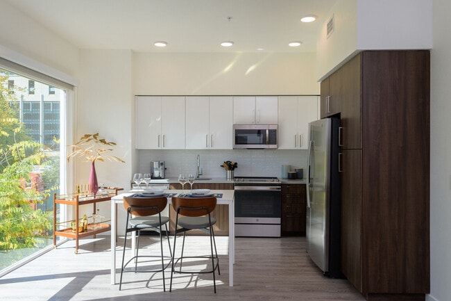 The Mansion in Sacramento, CA - Building Photo - Building Photo