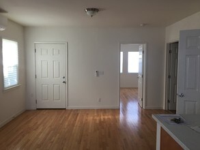 315 E Woodbury Rd, Unit 315 in Altadena, CA - Building Photo - Building Photo