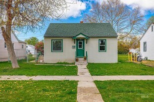215 S Juniper St in Nampa, ID - Building Photo