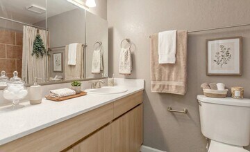 Huntington Park Apartments in Tucson, AZ - Foto de edificio - Building Photo