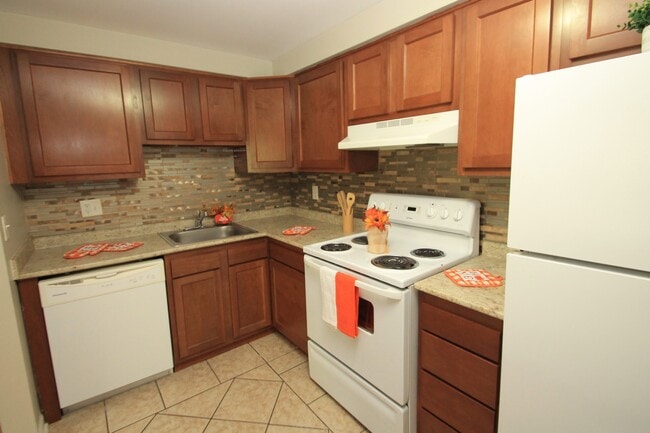 Apartments at Logan Station in Bethel Park, PA - Foto de edificio - Building Photo