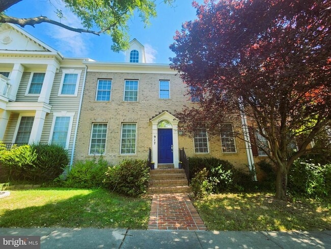 property at 917 Crestfield Dr