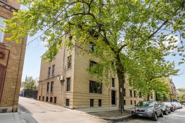 6931 N Lakewood Ave, Unit 2 in Chicago, IL - Building Photo - Building Photo