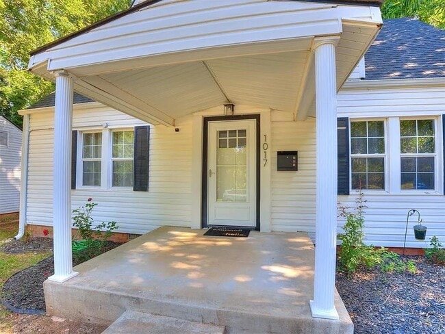 1017 McFarland St in Norman, OK - Foto de edificio - Building Photo