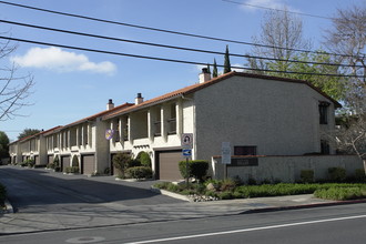 Southland Villas in Hayward, CA - Building Photo - Building Photo