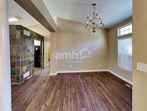 327 Shawnee Loop S in Pataskala, OH - Building Photo - Building Photo