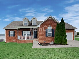 403 Wooded Valley Ct in La Vergne, TN - Building Photo