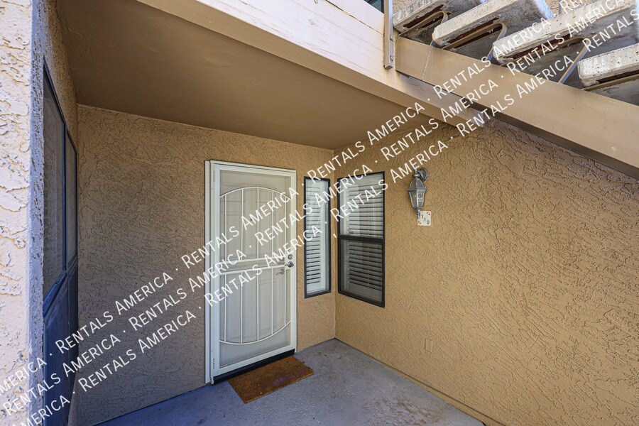 8787 E Mountain View Rd in Scottsdale, AZ - Foto de edificio