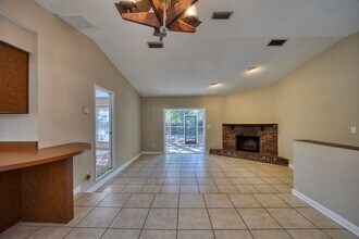 2447 NW 54th Blvd in Gainesville, FL - Building Photo - Building Photo