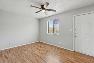 1045 S Happy Hollow Rd in Fayetteville, AR - Building Photo - Building Photo