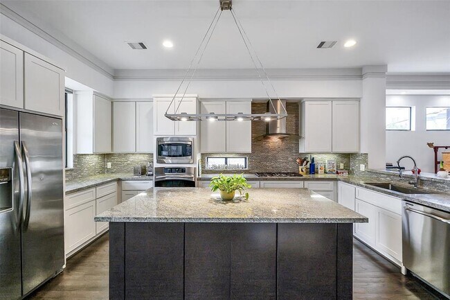 property at 1806 Ridgewood St