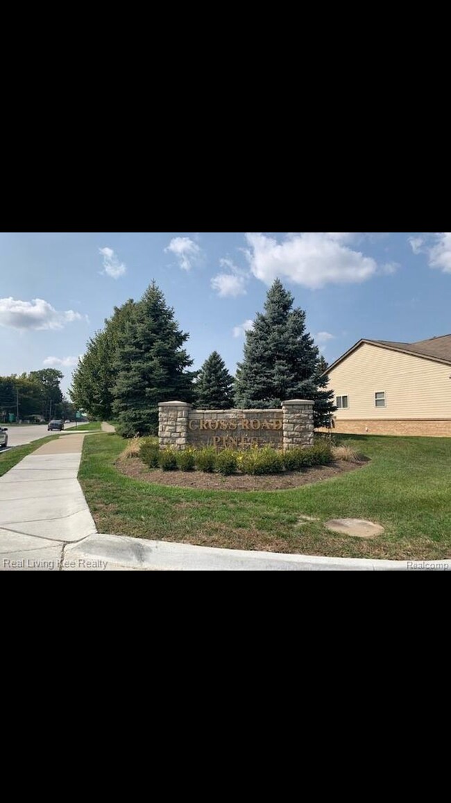 26025 Pinehurst Rentals in Warren, MI