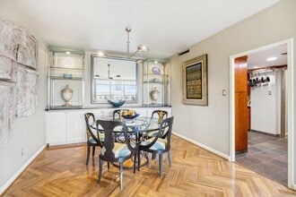 2701 Westheimer Rd in Houston, TX - Building Photo - Building Photo