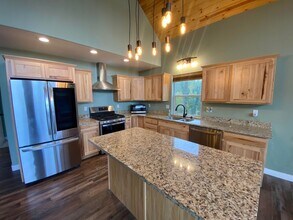 22441 Mirror Lake Dr in Anchorage, AK - Building Photo - Building Photo