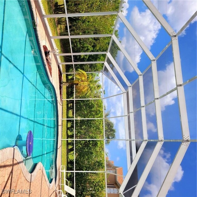 property at 1961 E Crown Pointe Blvd