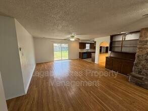 1205 Tanglewood Dr in Cleburne, TX - Building Photo - Building Photo