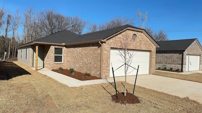 3305 Little Creek Dr in Mustang, OK - Building Photo - Building Photo