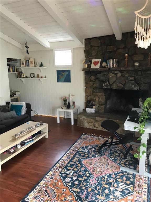 5044 Newcastle Ave in Los Angeles, CA - Building Photo - Building Photo