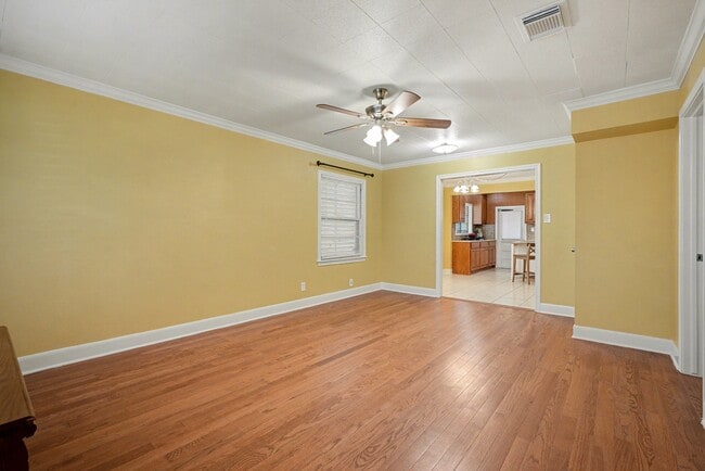 130 San Fernando Dr in Galveston, TX - Foto de edificio - Building Photo