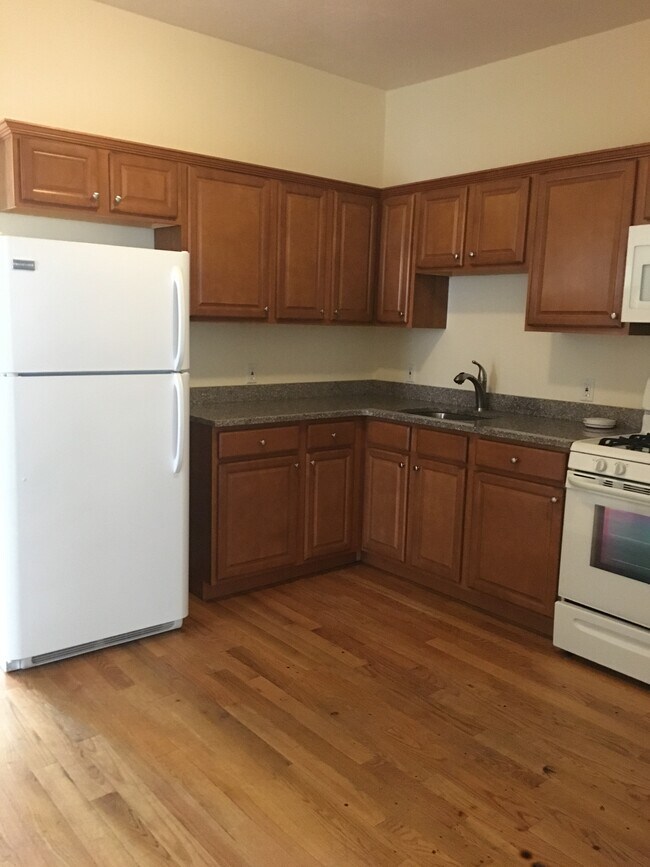 423 Pawtucket St in Lowell, MA - Building Photo - Building Photo