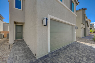 5927 W Frias Ave in Las Vegas, NV - Building Photo - Building Photo
