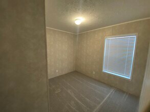 15 Lou Henry Ln in West Branch, IA - Building Photo - Building Photo