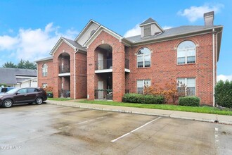 4801 Lyons View Pike, Unit 302 in Knoxville, TN - Foto de edificio - Building Photo