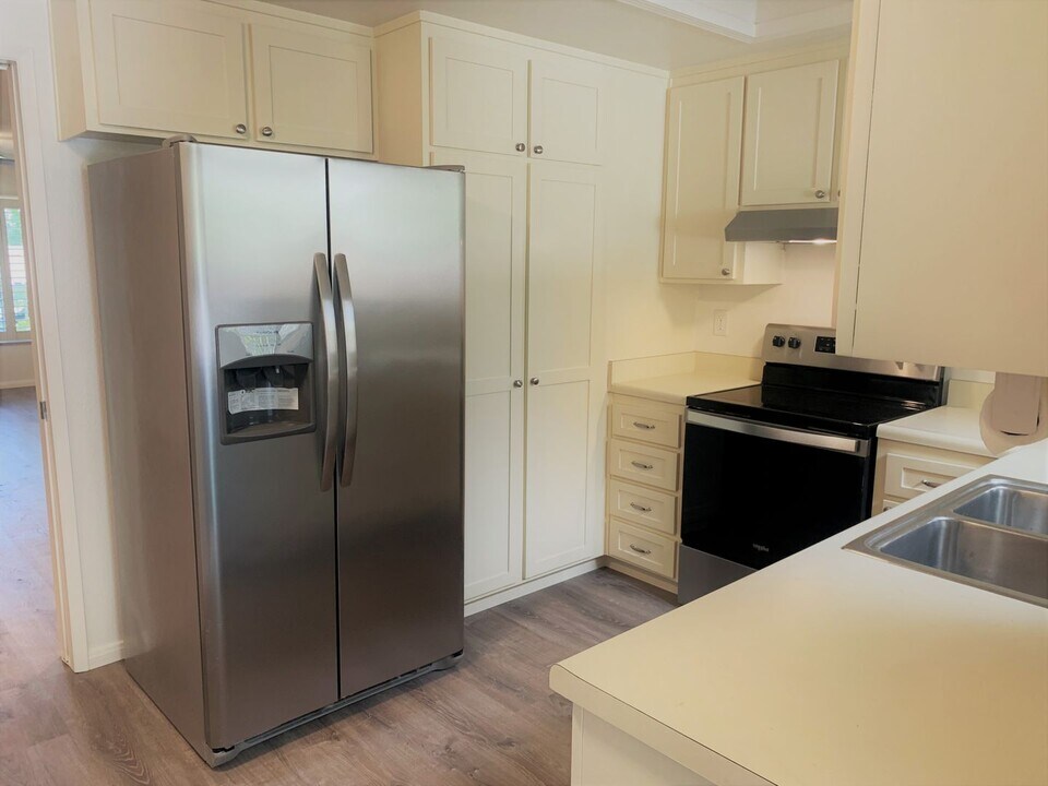 3713 Bay Leaf Way in Oceanside, CA - Building Photo