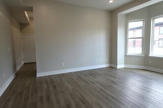 4000 W Girard Ave in Philadelphia, PA - Building Photo - Building Photo