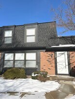 1138 W Inverrary Ln in Deerfield, IL - Building Photo