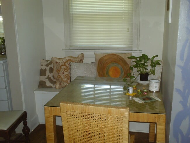 1617 Leavenworth St, Unit #2Upper in Manhattan, KS - Building Photo - Building Photo