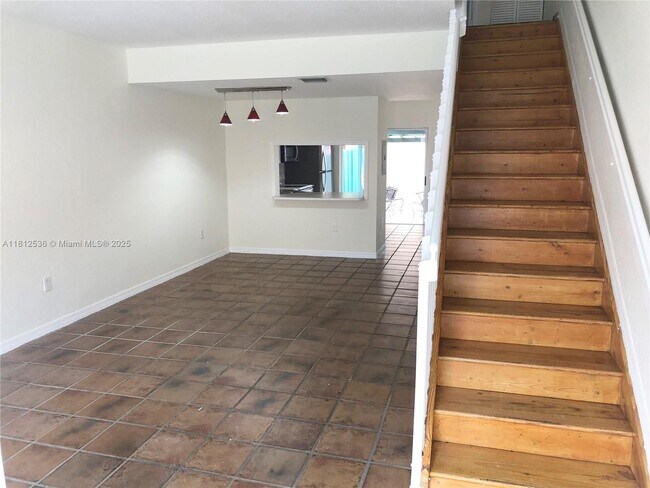 9837 W Okeechobee Rd in Hialeah, FL - Building Photo - Building Photo