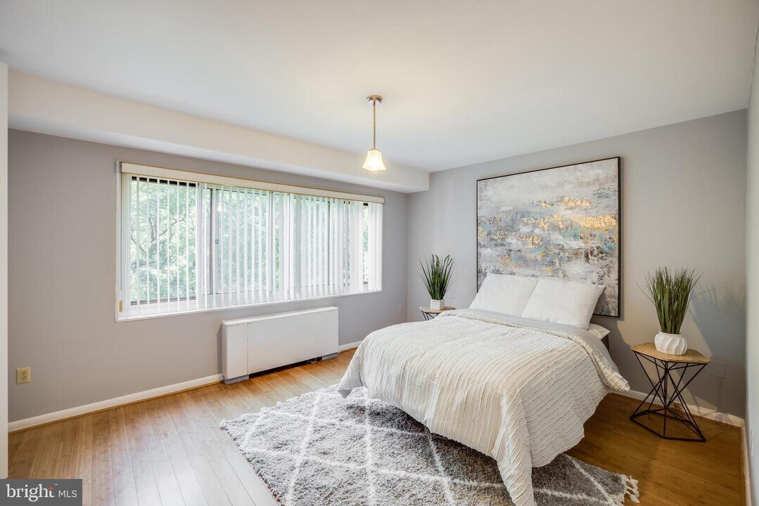 4201 Cathedral Ave NW, Unit 312E in Washington, DC - Building Photo