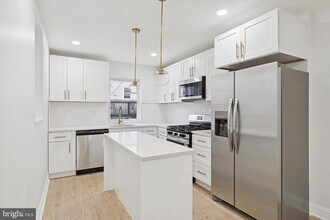 417 E Upsal St in Philadelphia, PA - Building Photo - Building Photo