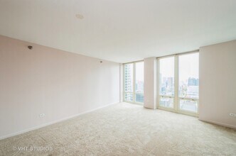 900 W Washington Blvd, Unit 32E in Chicago, IL - Building Photo - Building Photo